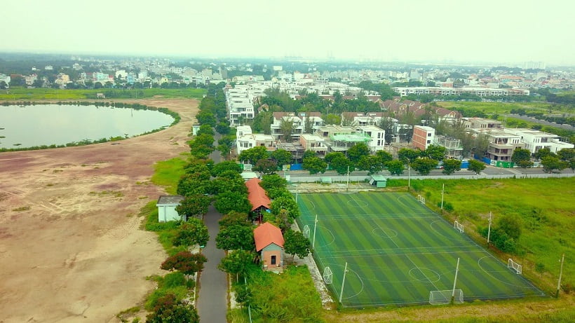 Sân bóng tại Đông Tăng Long