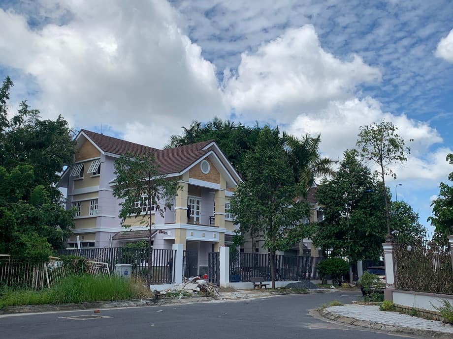 Biệt thự đang được tu sửa 