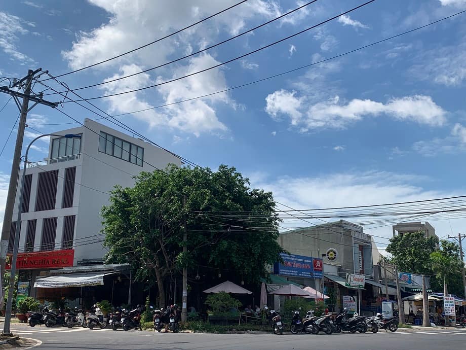 Quán xá đông đúc và nhộn nhịp