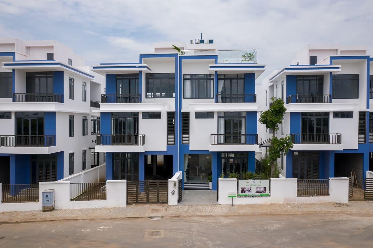 Nhà mẫu biệt thự 8x20 Đông Tăng Long An Lộc đúng chất hiện đại mà tận dụng tối đa hóa diện tích