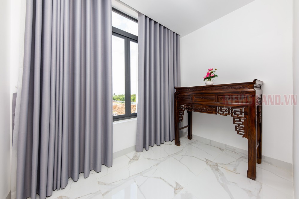 Phòng thờ nhà mẫu đông tăng long an lộc